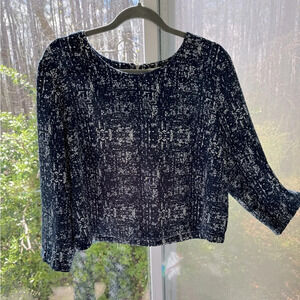 Soft & versatile blue & white cropped top by Kenar size XL. Perfect condition.